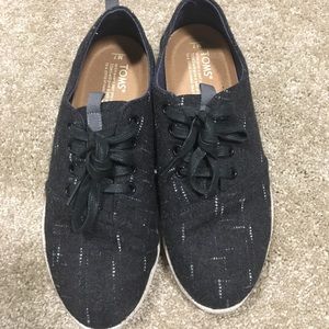 Women’s TOMS tennis shoes size 7